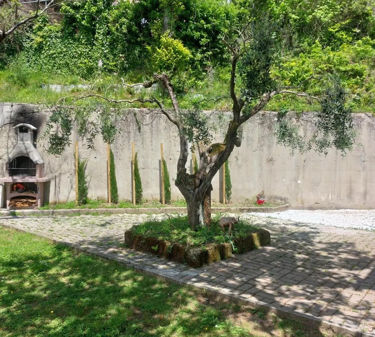 Elegant Tuscany Mountain Villa Momigno